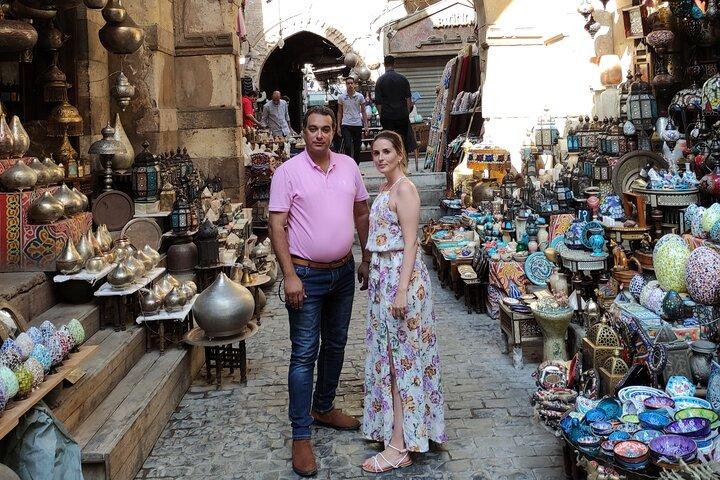 une Journée incontournable, Les Pyramides Gizeh , le musee Egyptien et le Souk