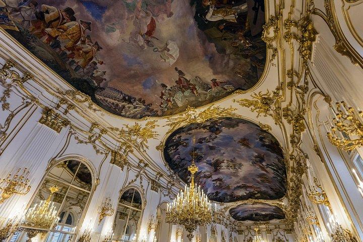 ウィーン王宮の優先入場チケット シシィ美術館ツアー