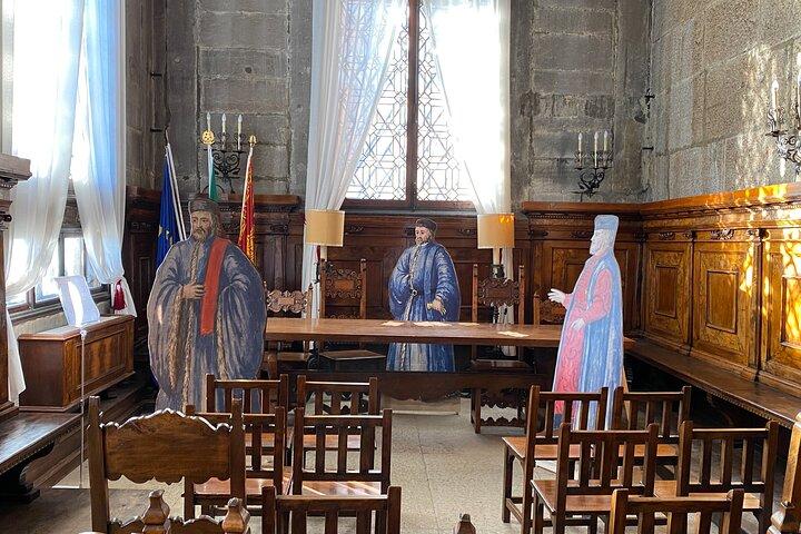 Palacio de los Señores de las Cárceles Nocturnas: Células y Herramientas de Tortura Visitar