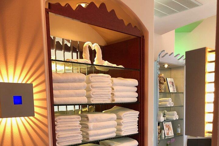 Serviço de Spa: Massagem corporal de pedra quente com sauna privada