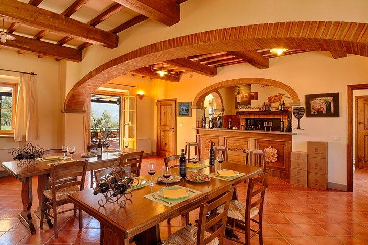 Een triomf van smaken, een rondleiding door een wijnmakerij en biologische wijnen in Panzano in Chianti.
