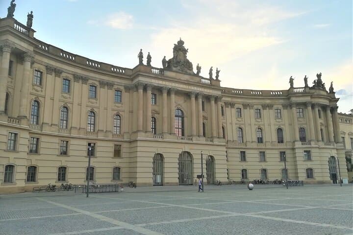 Minivan Driver and Guide (DIN15565) Tailor Made Berlin Highlights