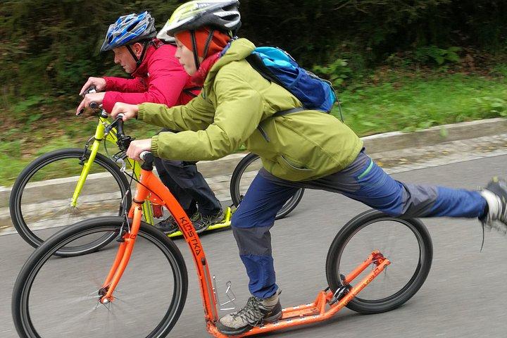 スイス、ザクセン州のバート シャンダウ スクーター ツアー