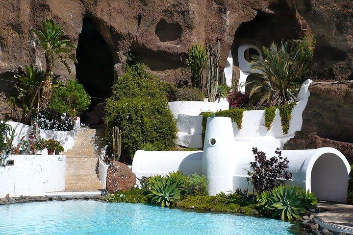 ランサローテツアー：ラゴマール博物館、サボテン園＆ラ・グラシオサ