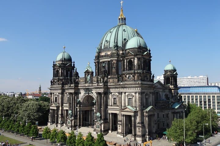 Explore Berlin History and Highlights Sightseeing Walking Tour
