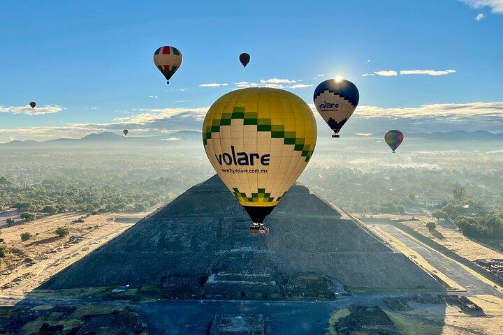 Vuelo en Globo en Teotihuacán desde Ciudad de México / Volare