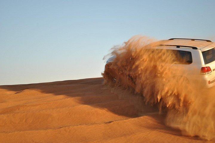 Tour safari serale nel deserto con surf sulla sabbia, cena barbecue (auto esclusiva)