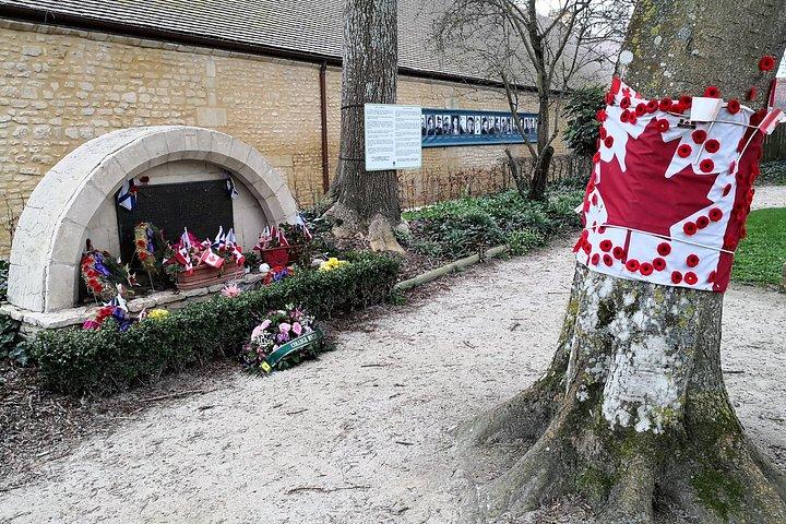 パリからノルマンディーのジュノ ビーチへの日帰り旅行 - プライベート ツアー (2 人)