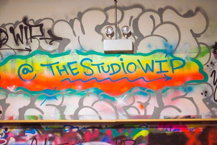 BYOB Spray Paint og Sip hos Studio W.I.P.