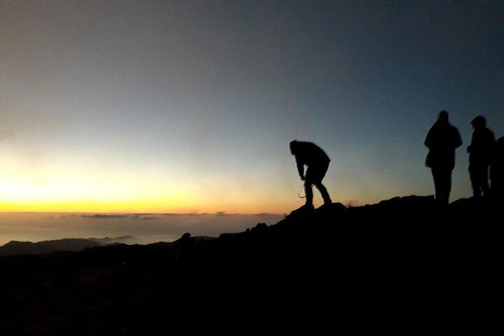 Pico do Areeiroまたはその他のカスタムでのプライベートサンライズガイド付きハイキング
