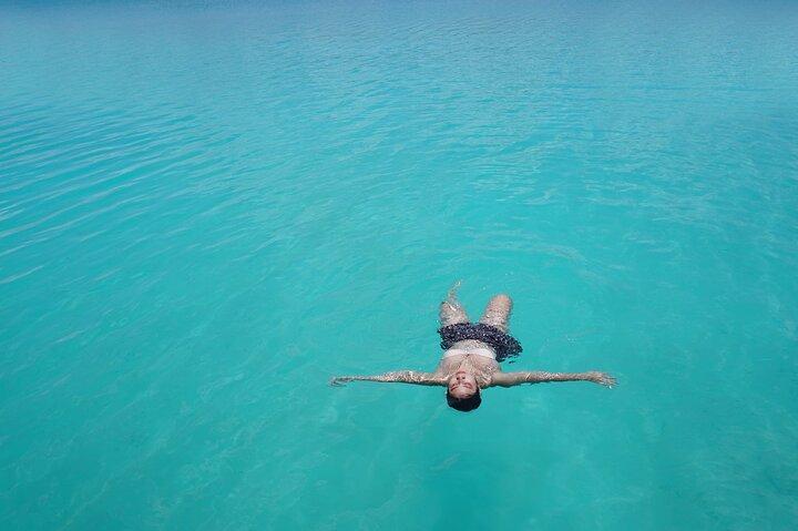BACALAR、ビーチクラブ、カヤック、素晴らしいセノーテへの 1 日ツアー