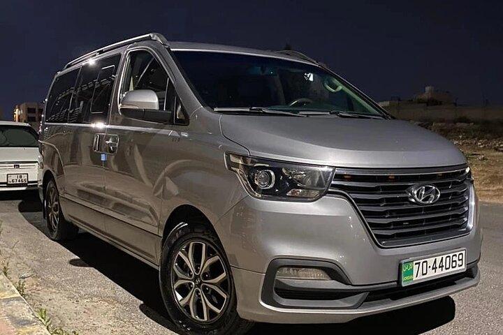 Traslado privado desde/hacia el aeropuerto de Amman y la ciudad de Petra