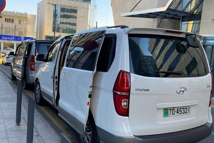 Traslado privado desde/hacia el aeropuerto de Amman y la ciudad de Petra
