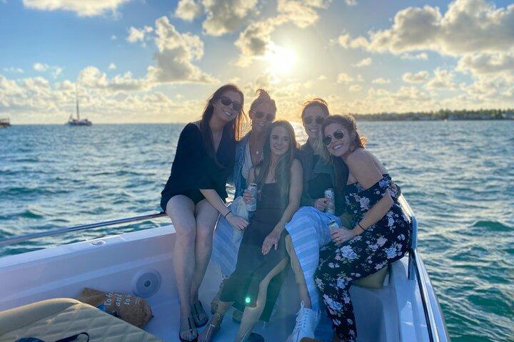 38' Private Luxury Sunset Charter w. Musique et boissons, jusqu'à 13 ppl