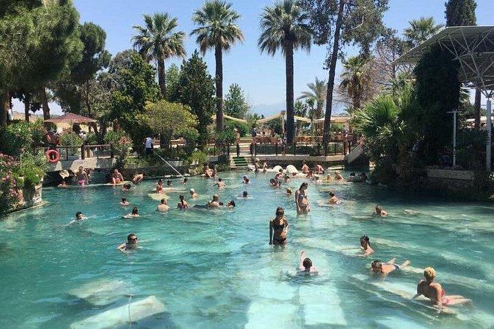 Excursion d'une journée à Pamukkale au départ d'Antalya avec déjeuner