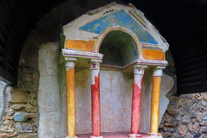 Private Tour with Official Guide through the wonders of Pompeii.