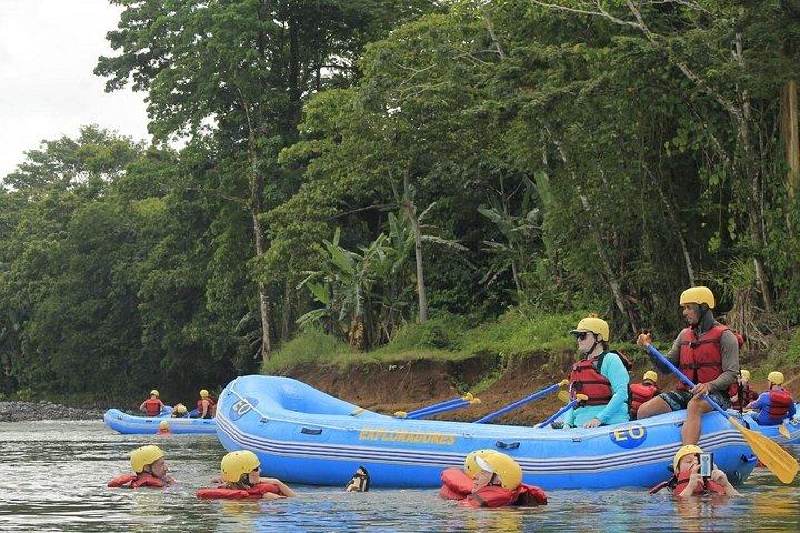 サンホセからホワイトウォーターラフティングReventazon川