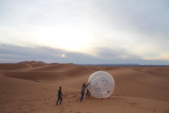 Sanding Ball en Merzouga: experimenta las dunas de arena en una actividad de zorbing