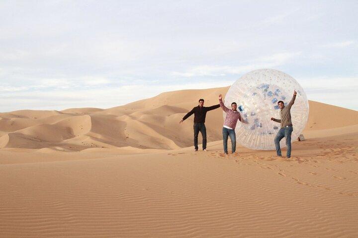 Sanding Ball en Merzouga: experimenta las dunas de arena en una actividad de zorbing