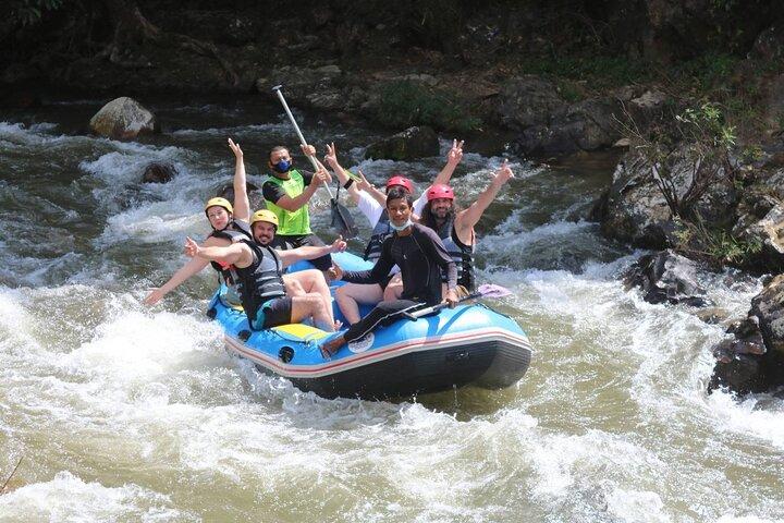 Best Seller:Rafting 5 km+Flying Fox (día completo desde Phuket)