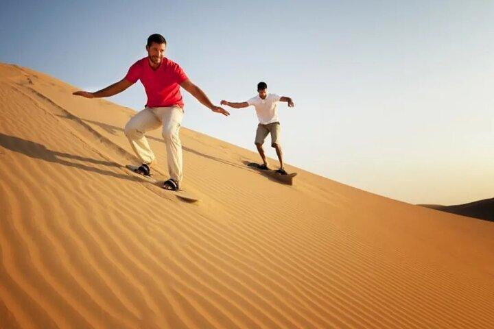Private Morning Dessert Safari Tour met Sand Boarding en Dune Bashing