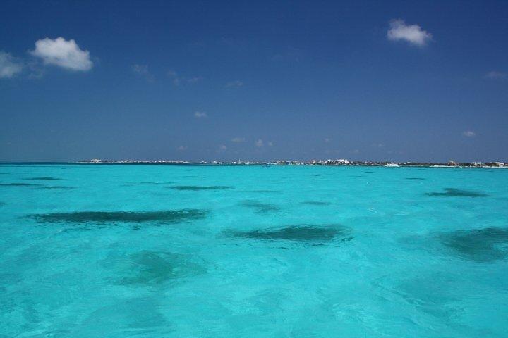 Catamaran zeilen naar Isla Mujeres in prachtige Caribische wateren