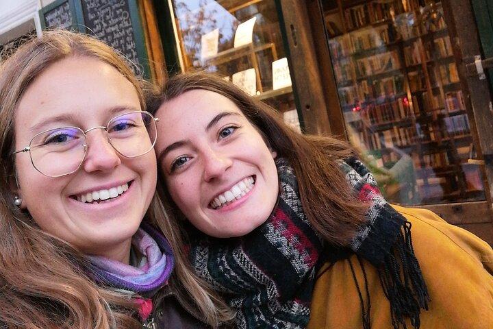 セーヌ川に沿って生きる、笑う、愛を： セルフガイド付きロマンチックツアー