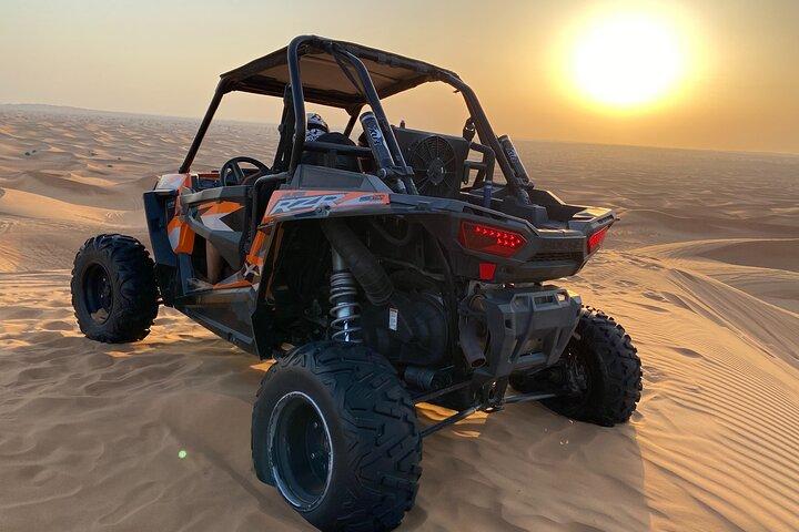 Avond woestijnsafari met Dune Buggy Ride & BBQ diner – gedeelde auto