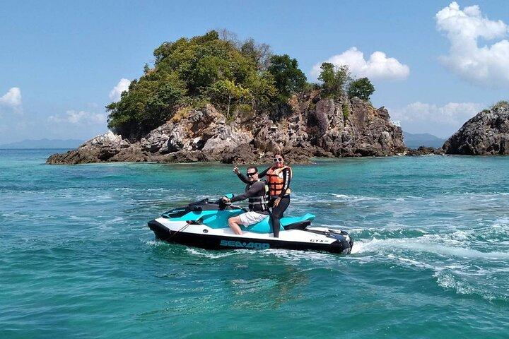 4 horas de experiência de esqui a jato saltando para 9 ilhas em Phuket
