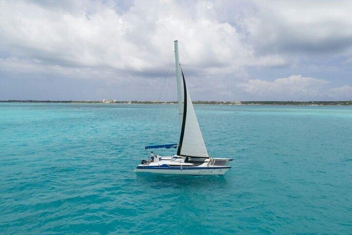 Tour Isla Mujeres Premium en Catamarán con Snorkel y Buffet