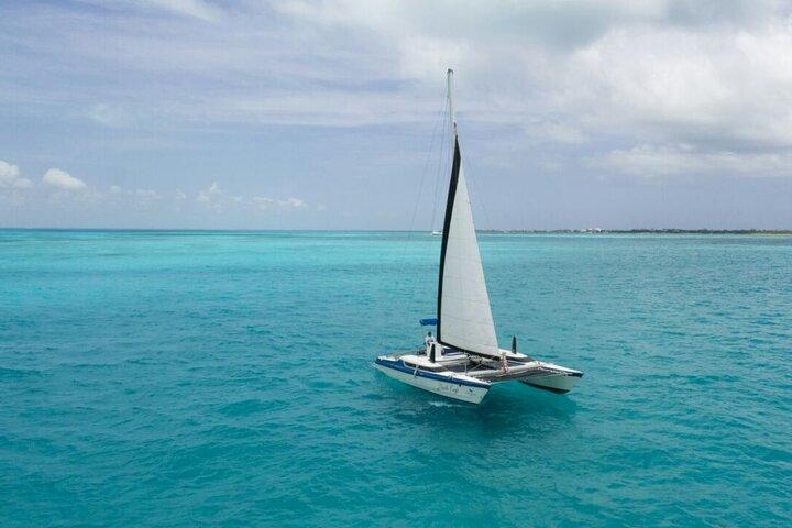 Isla Mujeres Premium Tour em Catamarã com Snorkel e Buffet