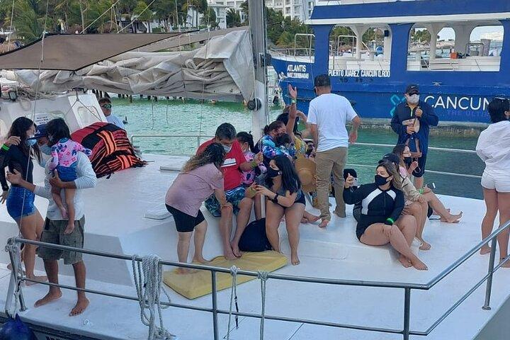 Isla Mujeres Premium Tour em Catamarã com Snorkel e Buffet