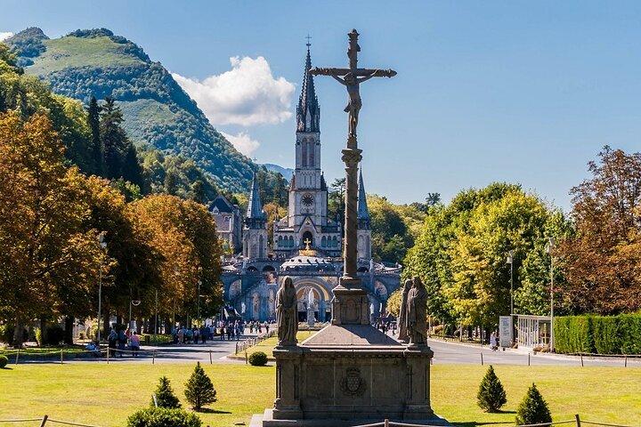 Privater Transfer: Flughafen Toulouse TLS nach Lourdes im Luxus-Van