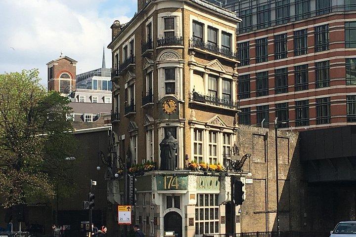 2000年の歴史を誇る歴史あるシティ・オブ・ロンドンのパブ・ウォーク