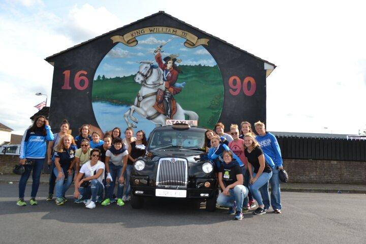 Tour privado en taxi negro de Belfast 2 horas con guías originales