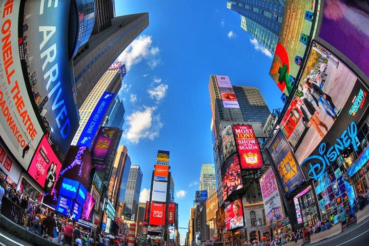 Exclusive Party Tour with Drinks in New York City