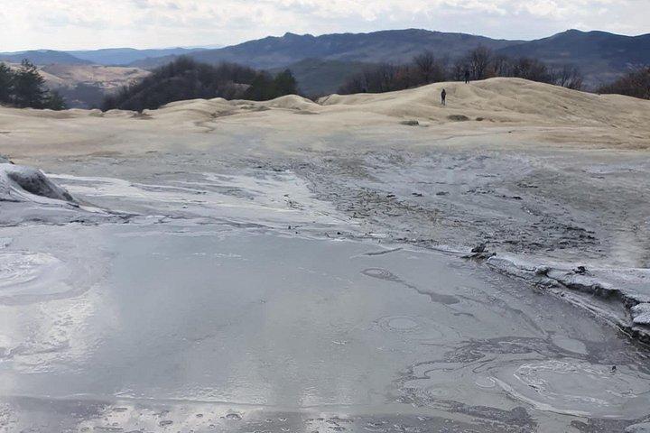 ブカレスト発プラホヴァ岩塩坑と泥火山プライベート ツアー