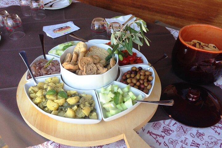 Experiencia y degustación de almazara de aceite de oliva en Salento con guía