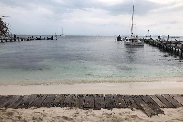 Isla Mujeres Premium Tour em Catamarã com Snorkel e Buffet