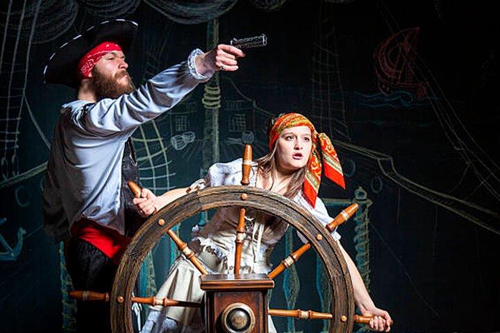 Show Pirata Nocturno en Cancún a bordo de una Cena Pirata de Langostas