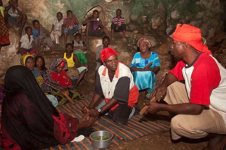 Ngonga Cave Tour; Jozani Forest Tour; Øen Pongwe Restaurant; Kendwa Strand