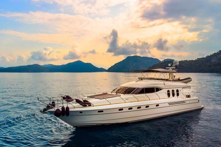 Istanbul Private Bosphorus Yacht Cruise with Guide Option