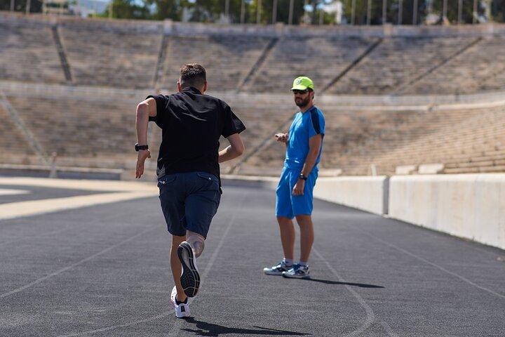 Mit einem Personal Trainer durch die Geschichte Athens laufen