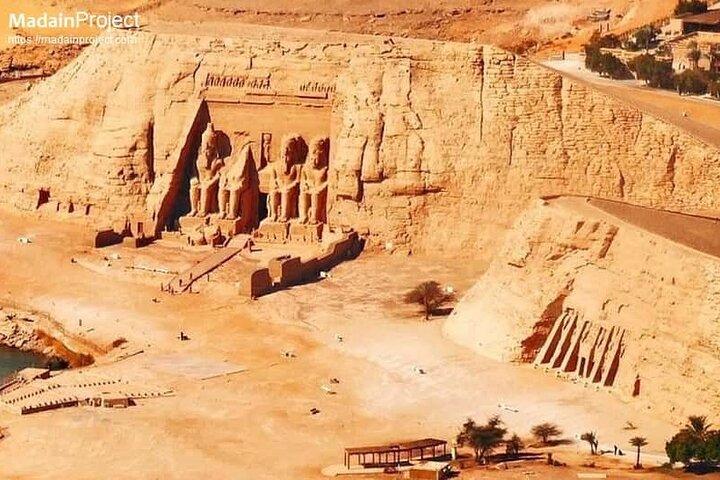 Abu Simbel et Assouan 2 jours de Louxor