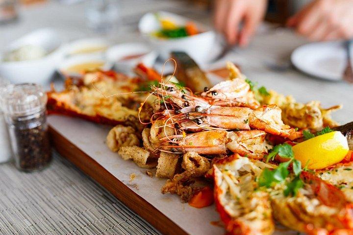 アテネのグルメな人里離れた場所を巡るツアー（試飲/地元産ワイン付き）