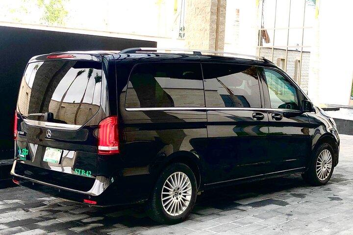 Partenza Mercedes Benz V250 dall'hotel all'aeroporto di Cancun