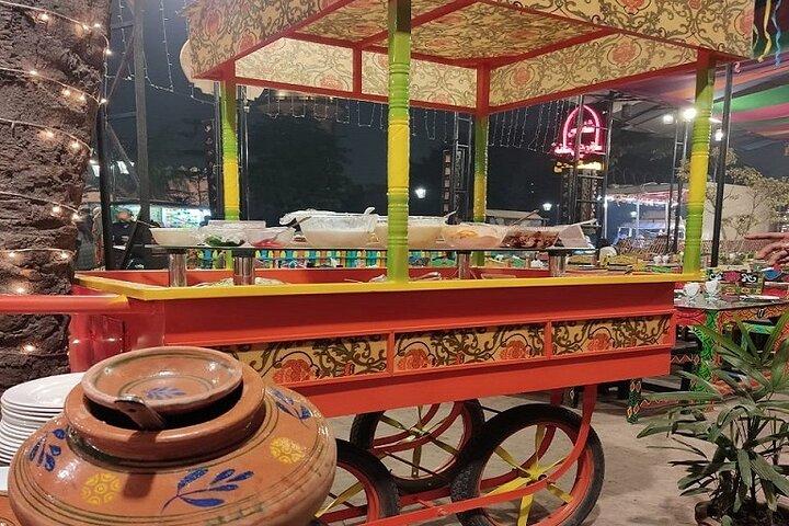 Recorrido gastronómico nocturno completo de Lahore: experiencia culinaria local