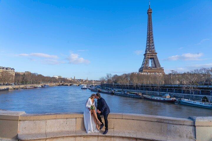 パリのエッフェル塔がリニューアルセレモニーを誓う - 写真撮影とビデオ