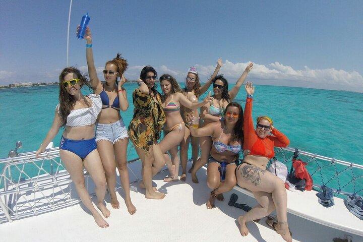 Catamarán Party Boat Cancún