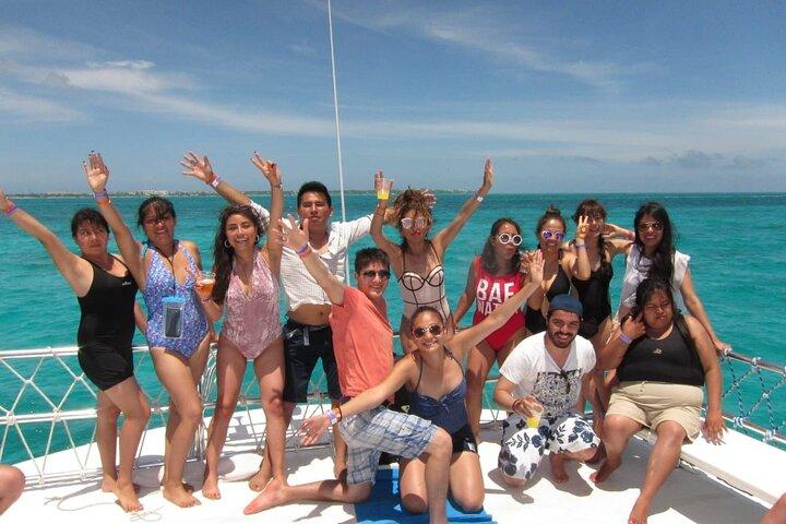 Catamarán Party Boat Cancún